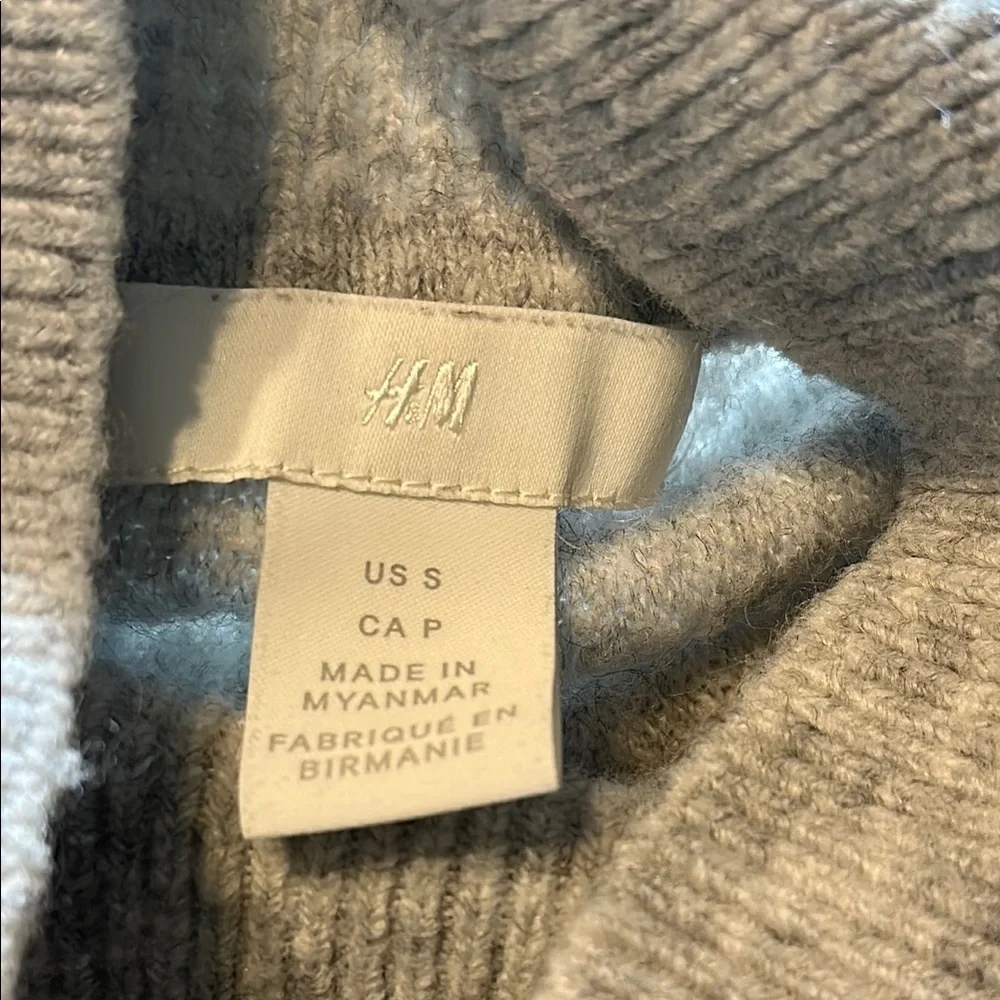 Cozy Gray H&M mock neck Sweater - Picture 6 of 7